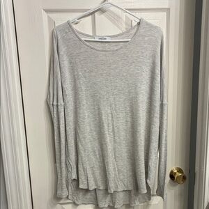 Carly Jean Los Angeles Light Gray Long Sleeve Top